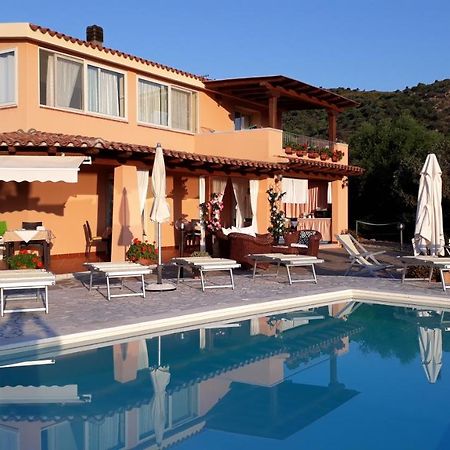 Li Muntigeddi Hotel San Teodoro  Ngoại thất bức ảnh