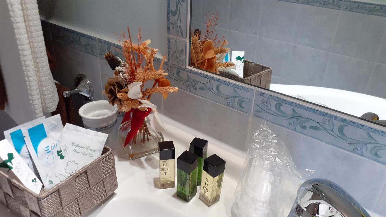 Li Muntigeddi Hotel San Teodoro  Ngoại thất bức ảnh
